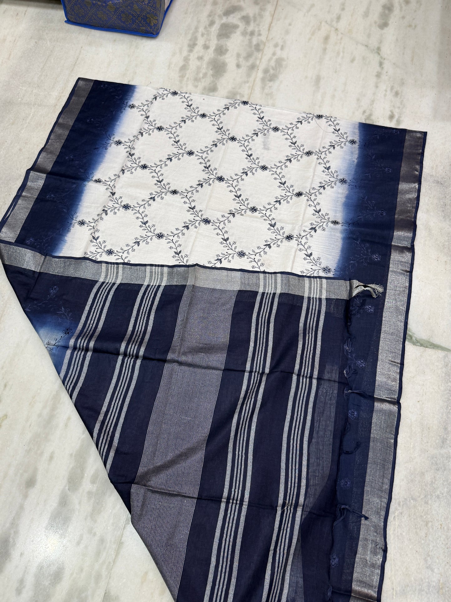 Kaya Kalpo Blue & White Linen Kantha Stitch Saree with Floral Design & Tassels