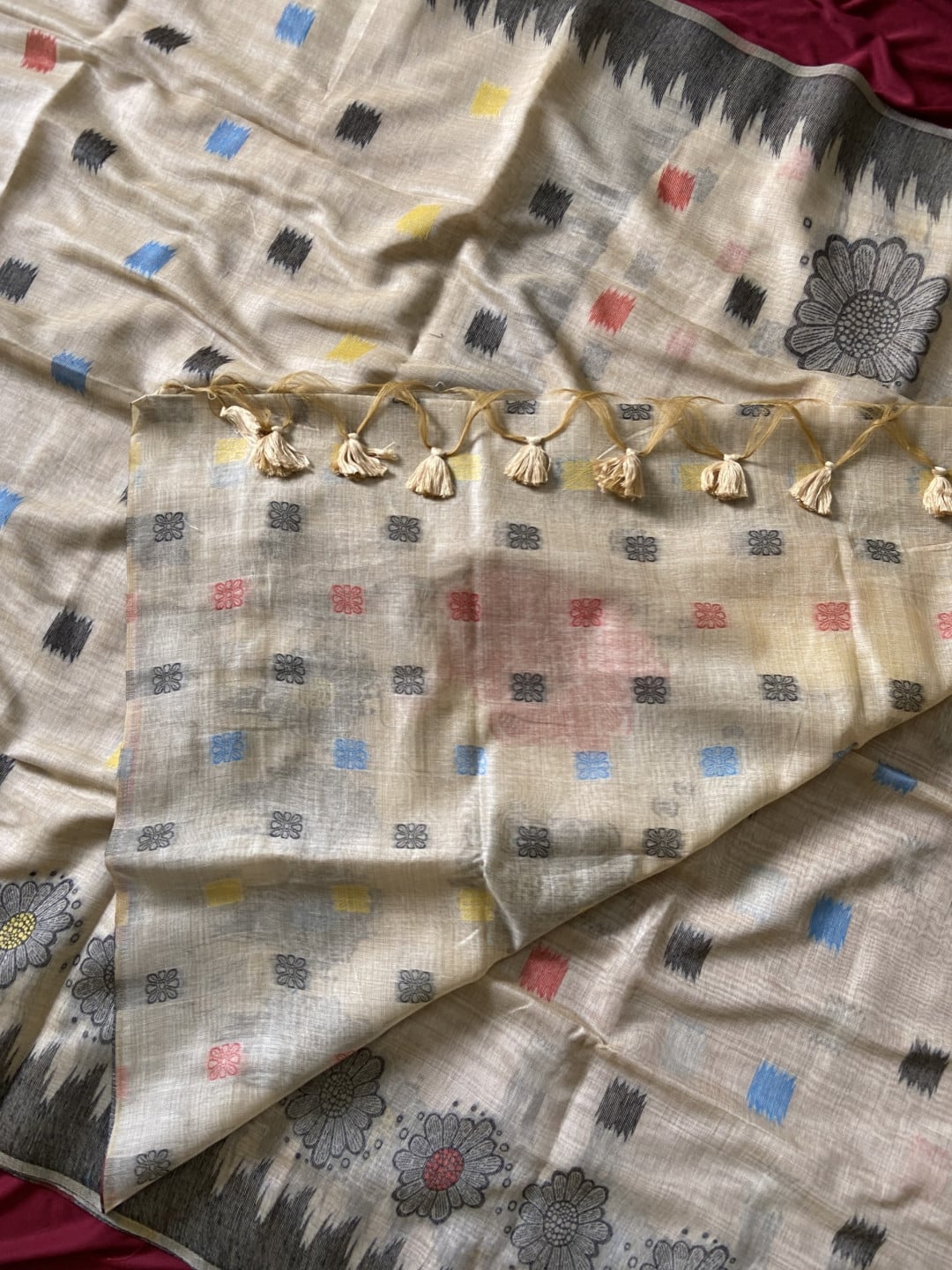Beige Handloom Saree with Resham Weaving Butti and Zigzag Border – Motif Tassel Saree