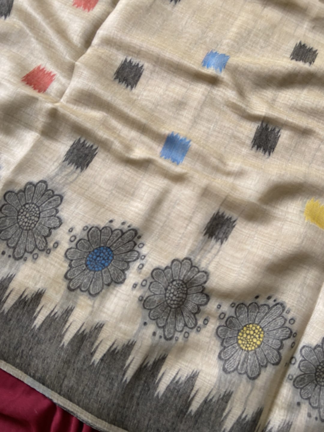 Beige Handloom Saree with Resham Weaving Butti and Zigzag Border – Motif Tassel Saree