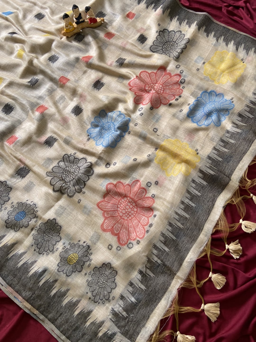 Beige Handloom Saree with Resham Weaving Butti and Zigzag Border – Motif Tassel Saree