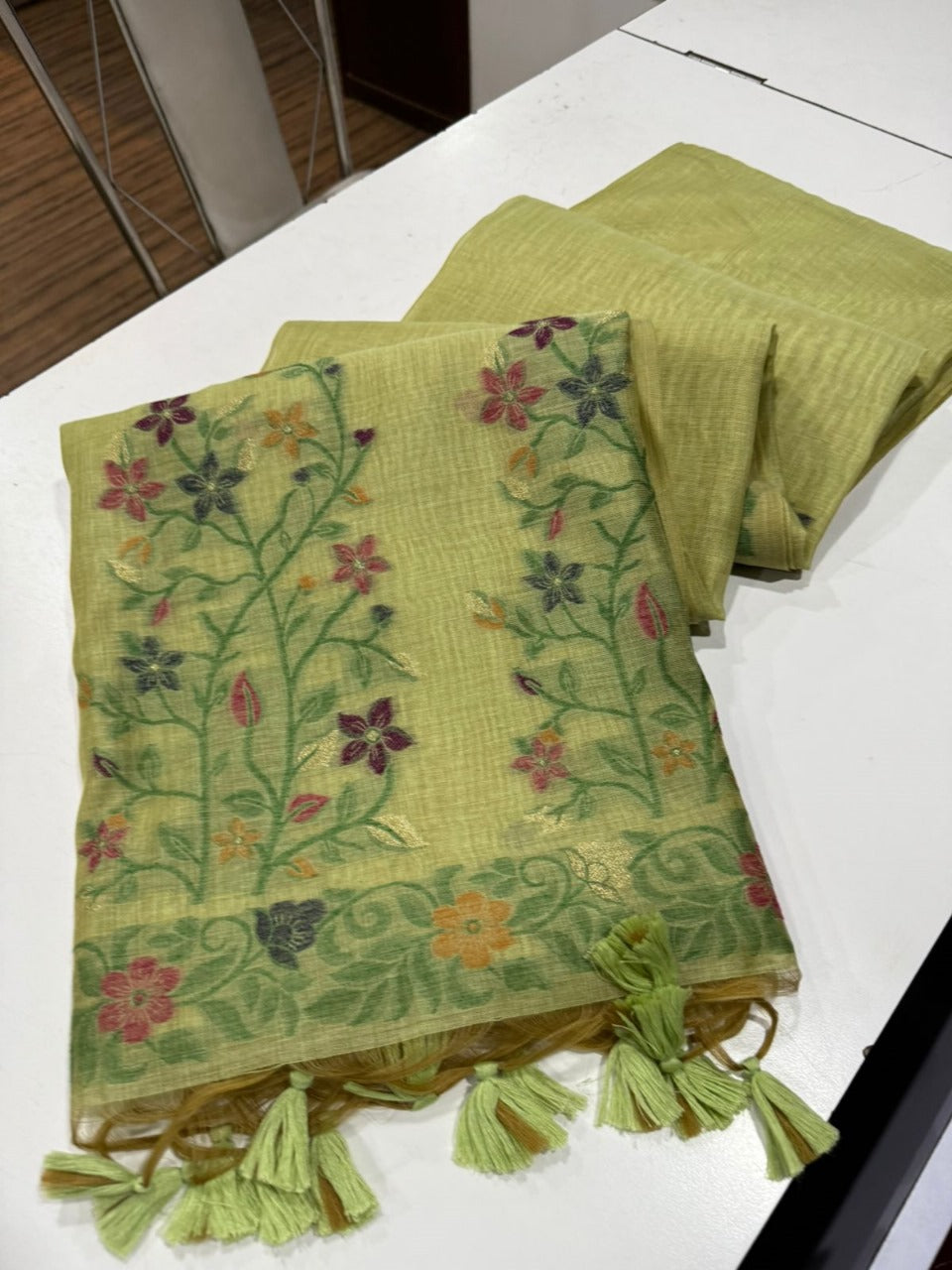 Lime Green Handloom Saree with Fine Weaving Floral Border – Lightweight Body-Hugging Drape