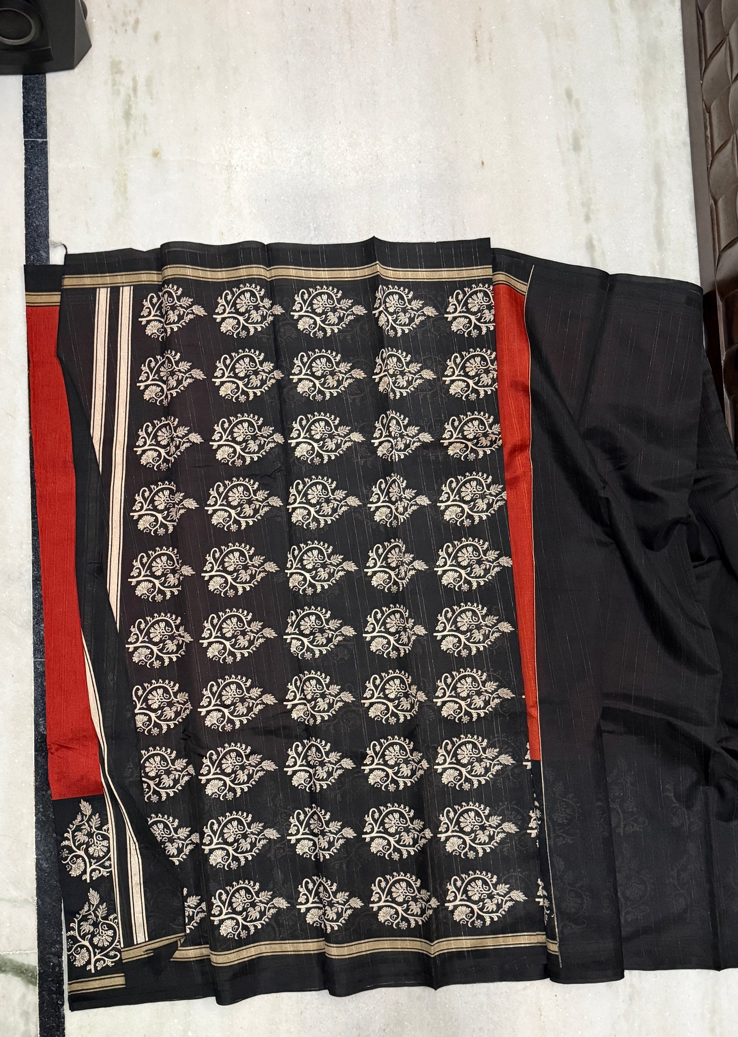 Red & Black Cotton Handloom Saree with Blouse Piece – Soft Lightweight Daily Wear Saree