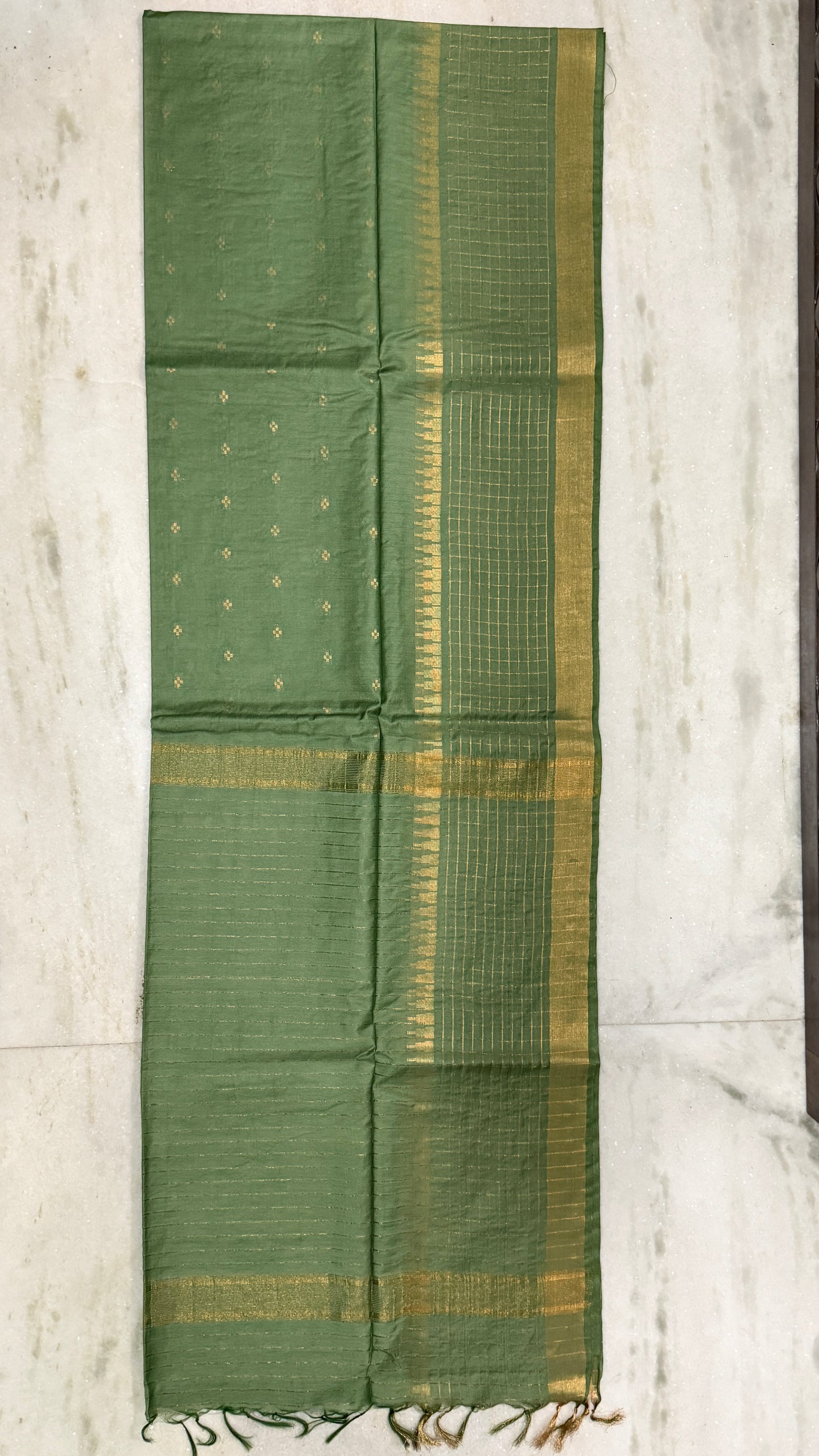 Handloom Cotton Silk Saree with Blouse Piece – Olive Green Lightweight Office Wear Saree with Gold Zari Border