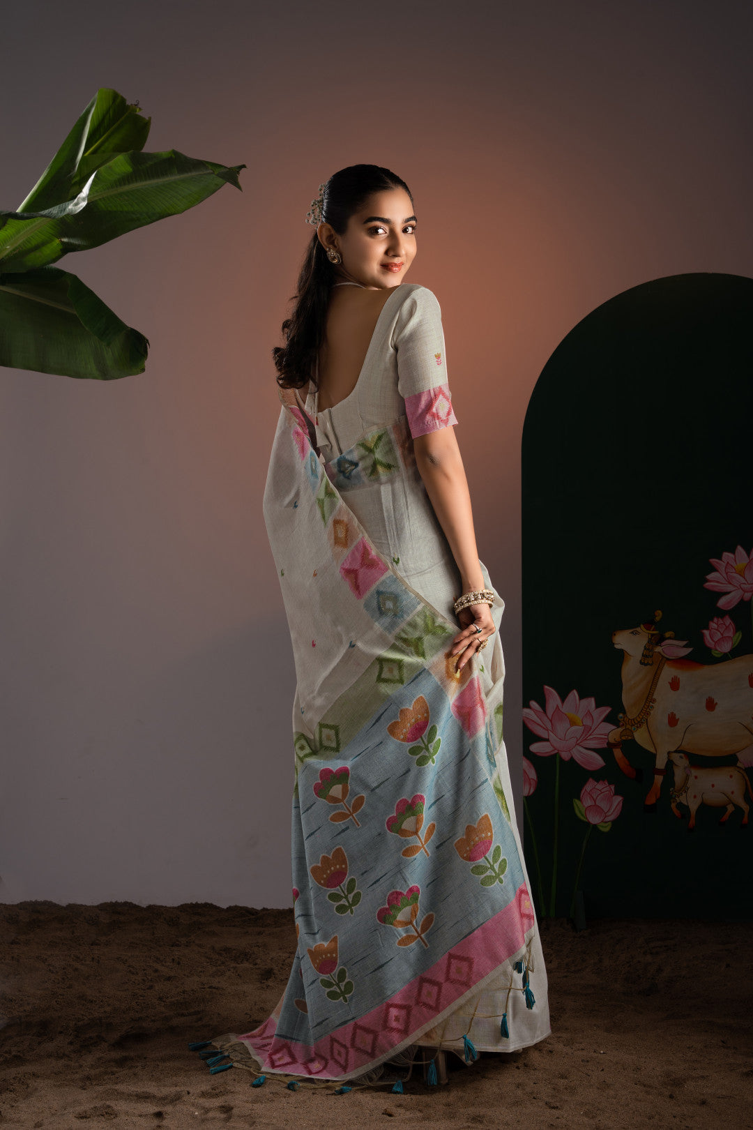 Off-White Handloom Saree with Digital Weaving Geometric Border – Floral Pallu Design