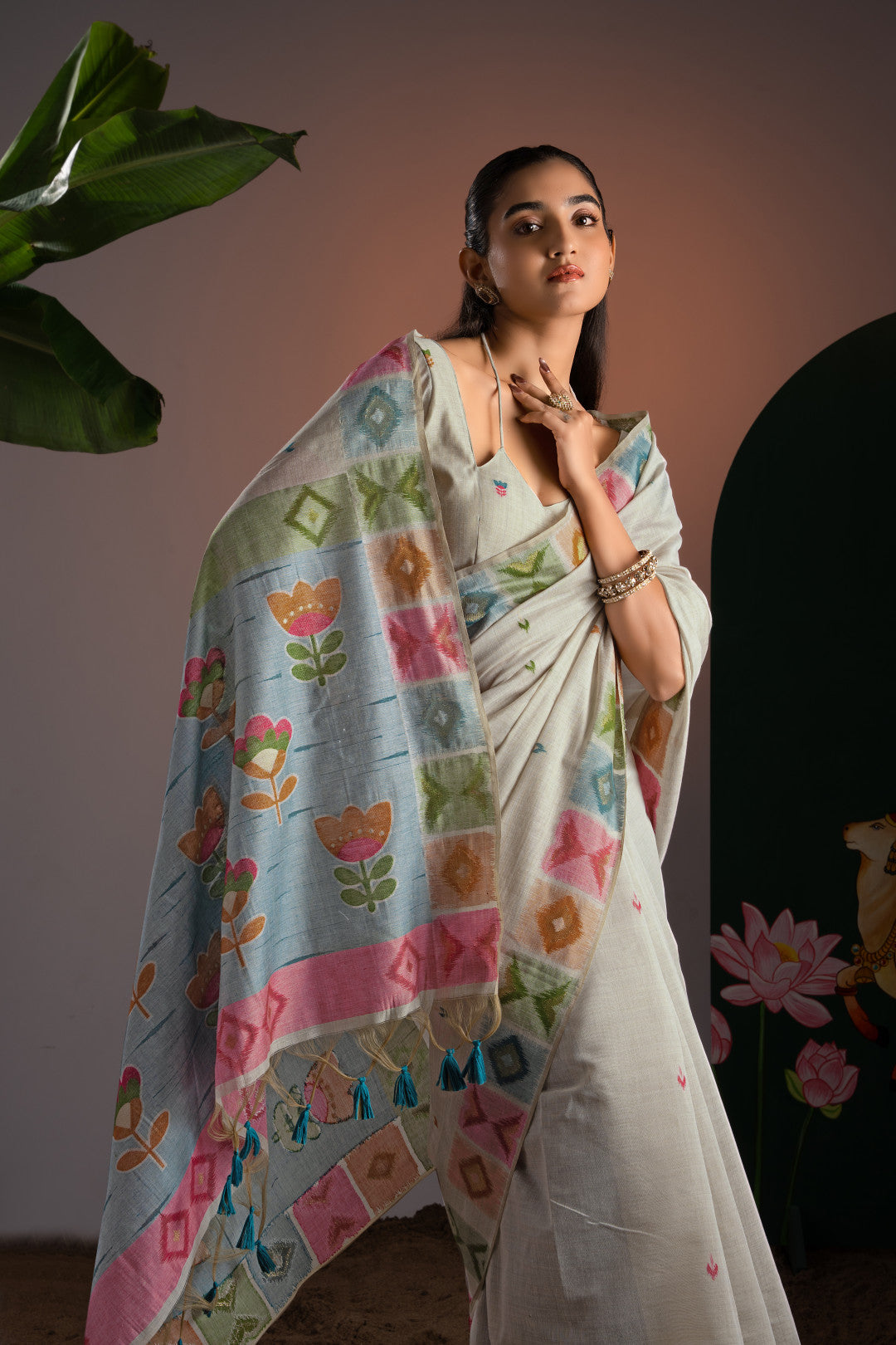 Off-White Handloom Saree with Digital Weaving Geometric Border – Floral Pallu Design